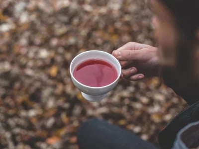 Mehr Gelassenheit – Entdecke eine natürliche Teemischung für besseren Schlaf