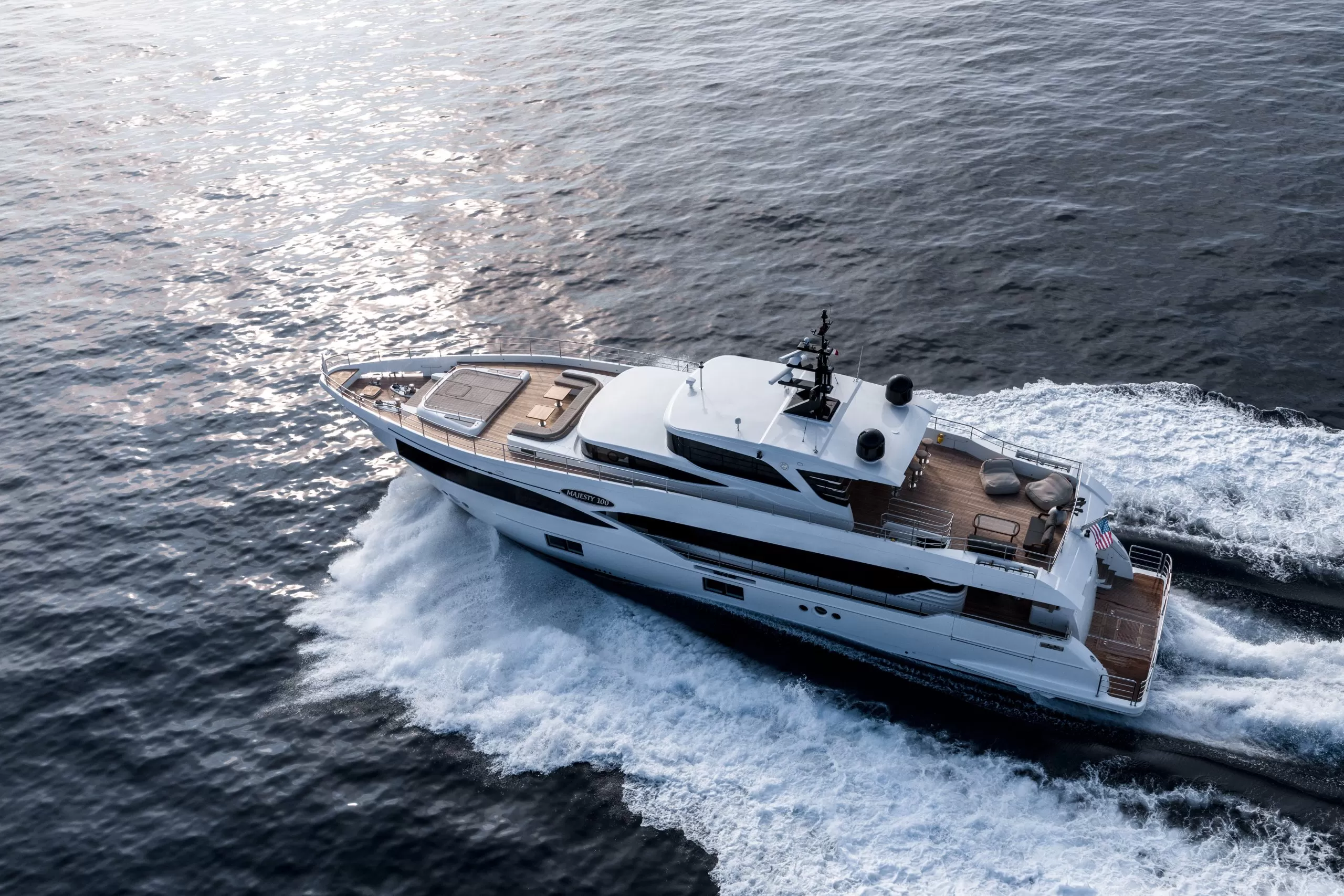 Geheimnisvolle Buchten und Höhlen erkunden mit Yachtcharter in Griechenland