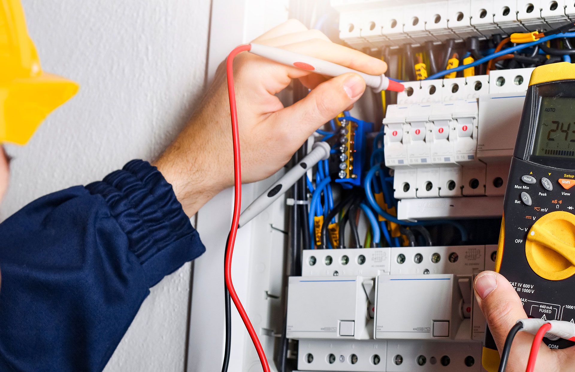 Prüfung ortsfester elektrischer Anlagen: Fehler vermeiden und sicher bestehen